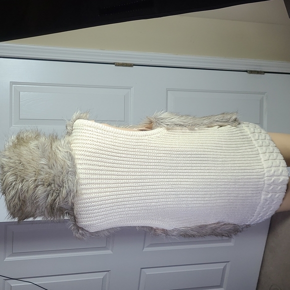 Ladies Sweater Vest - Picture 7 of 11